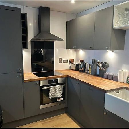 2 Bed Apartment Close To Station With Parking Londyn Zewnętrze zdjęcie