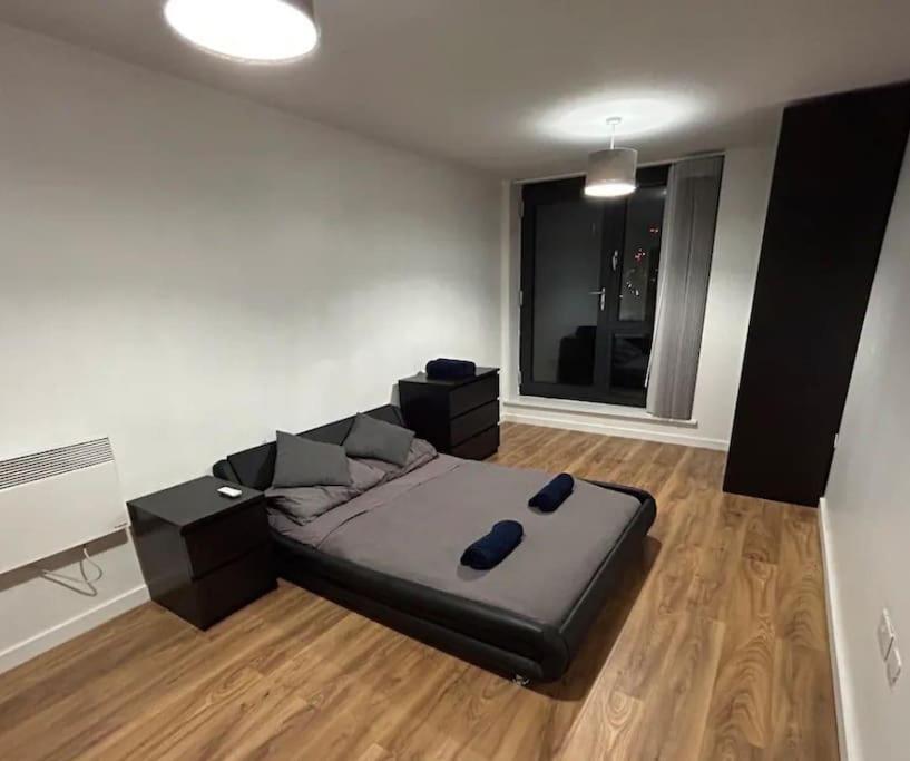 2 Bed Apartment Close To Station With Parking Londyn Zewnętrze zdjęcie