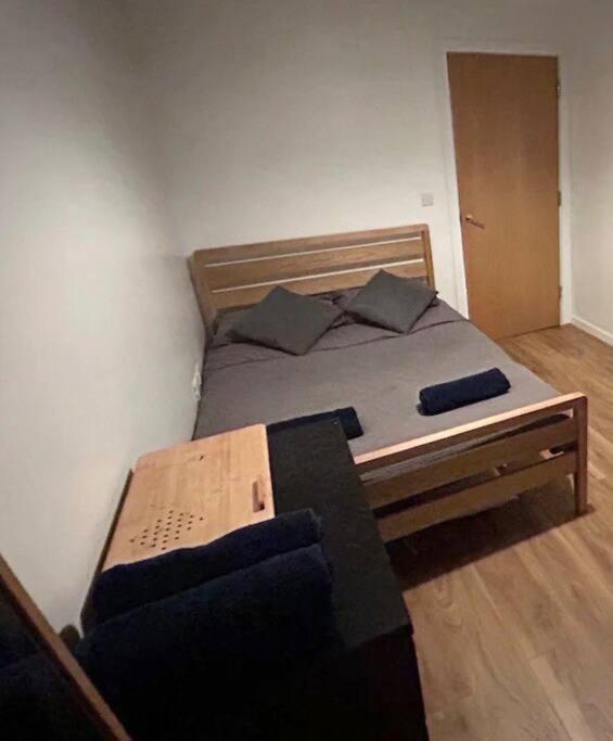 2 Bed Apartment Close To Station With Parking Londyn Zewnętrze zdjęcie